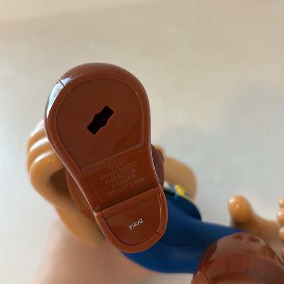 🏴‍☠️✨Disney Junior Jake and the Never Land Pirates –Jake Talking Figure Doll✨ - Picture 4 of 7